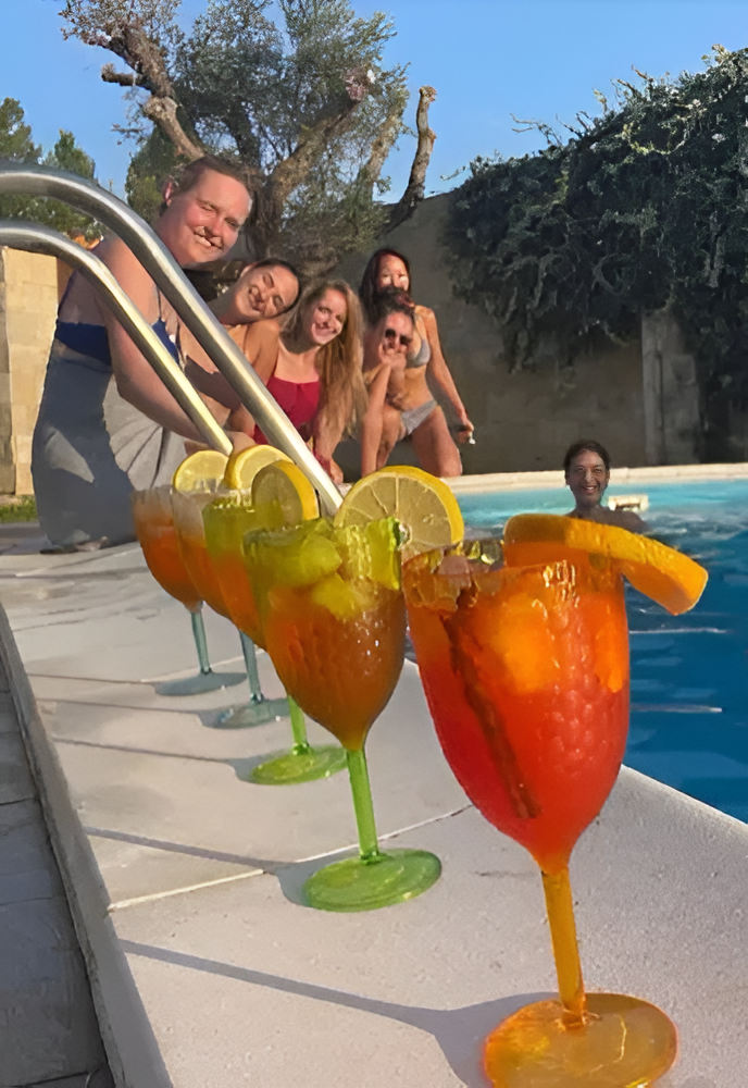 Aperitivo addio al nubilato a lato piscina