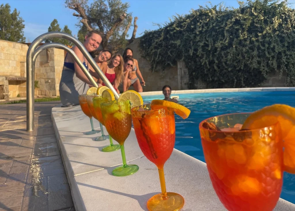 Un aperitivo per addio al nubilato nella nostra piscina